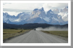 Schotterpiste im Torres del Paine N.P. Schotterpiste im Torres del Paine N.P.