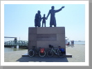 Am Auswandererdenkmal Am Auswandererdenkmal