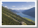 Selbstportrait mit dem Reschensee im Hintergrund